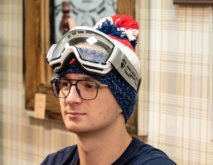 Gogle z wycęciem na okulary